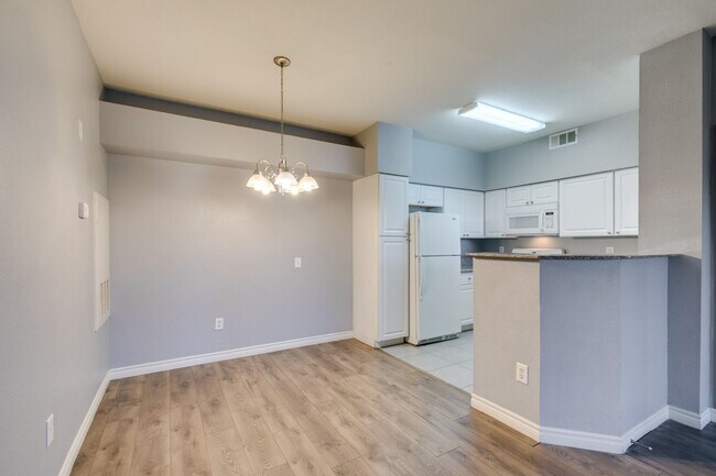 Building Photo - CUTE AND COZY 1 BEDROOM UNIT WITH TONS OF UPGRADES*COMMUNITY AMENITIES*