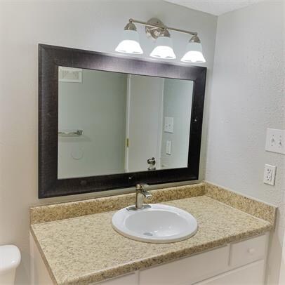 Building Photo - 3919 Englewood Cir