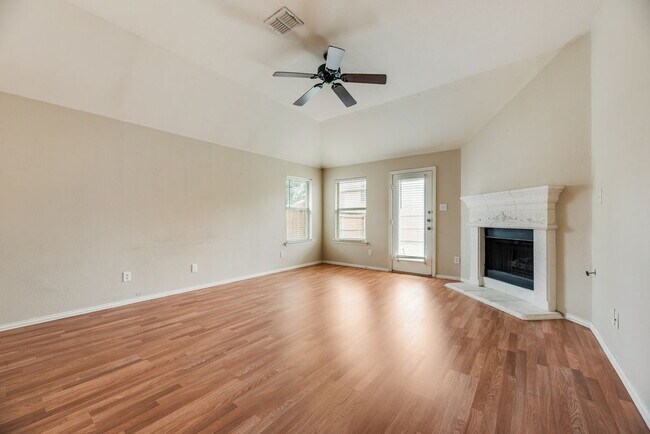 Building Photo - "Spacious 4-Bedroom with 2 Baths and 2,116 Sq Ft in Little Elm!"