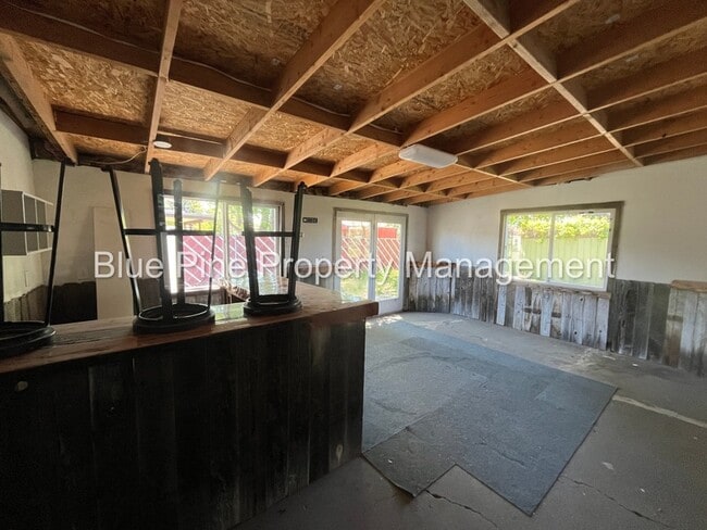 Building Photo - 2206 Wahlquist Dr