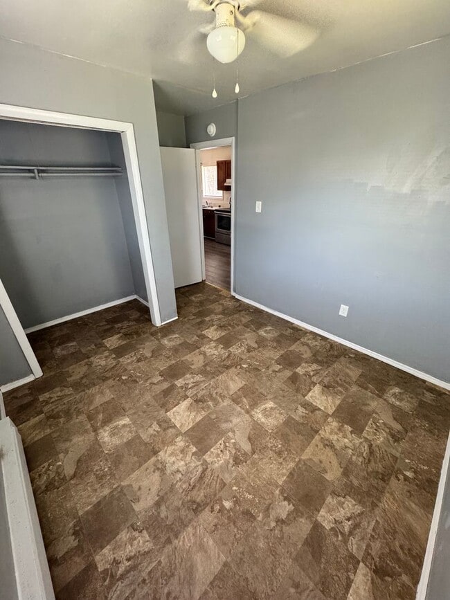 Building Photo - Cozy 3 bed 1.5 bath with Backyard