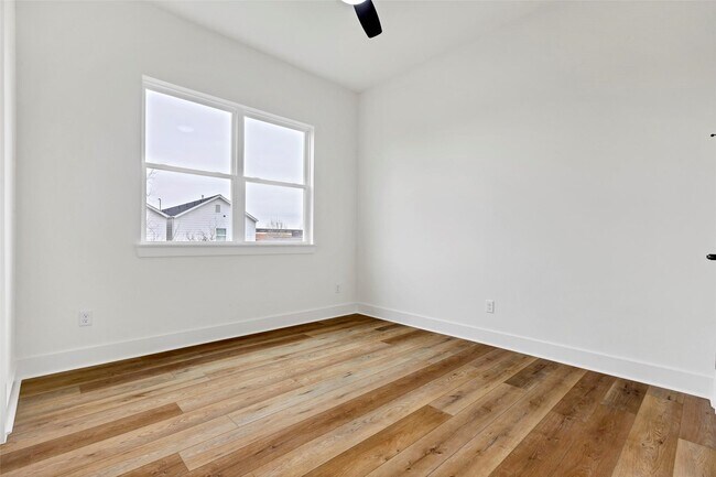 Building Photo - 4703 Oats St