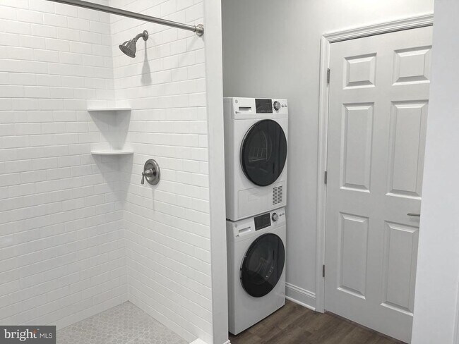 Building Photo - 26 S State St