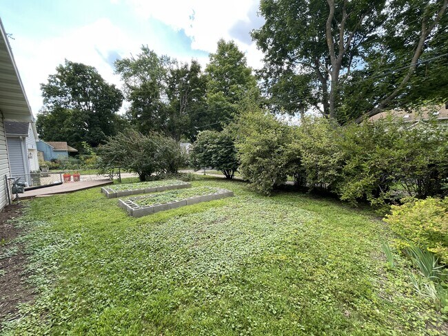 Building Photo - 4009 St Clair St