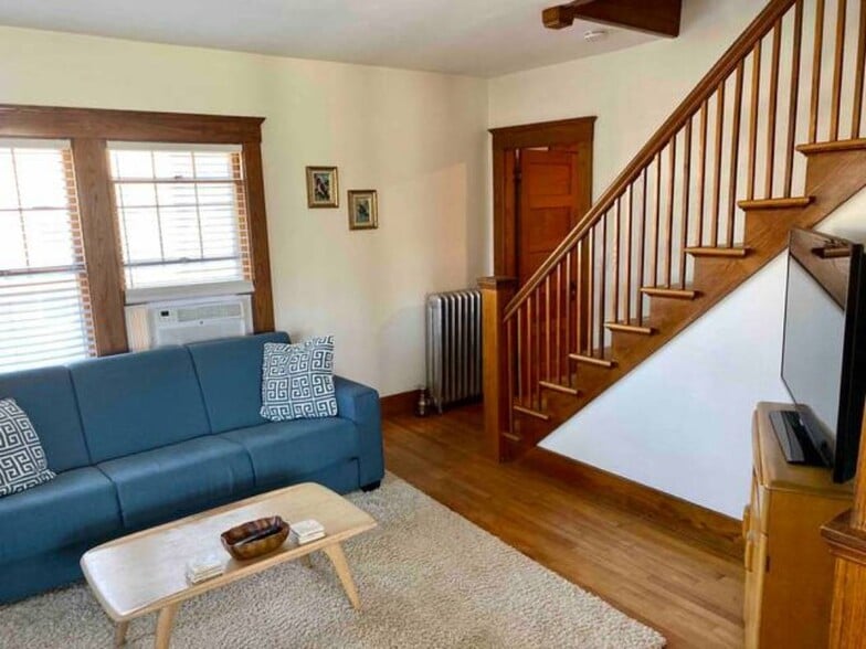 Building Photo - 319 Bridge St