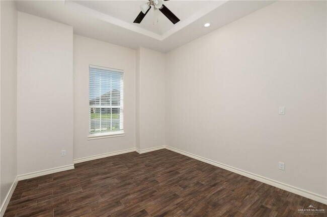 Building Photo - 14 E St