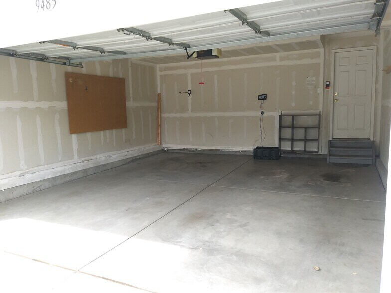 Building Photo - 9485 E Kansas Pl