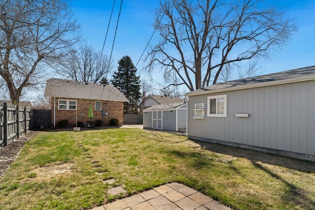 Building Photo - This home is a rare find!  3 bed/2 bath, l...