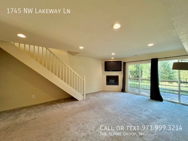 Building Photo - 1745 NW Lakeway Ln