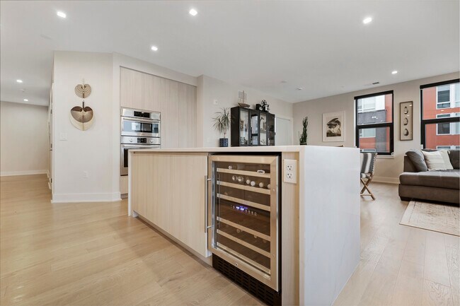 Wine cooler - 701 Swann Ave