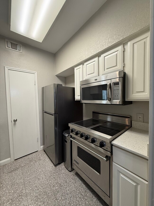 kitchen - 6220 Bentwood Trl