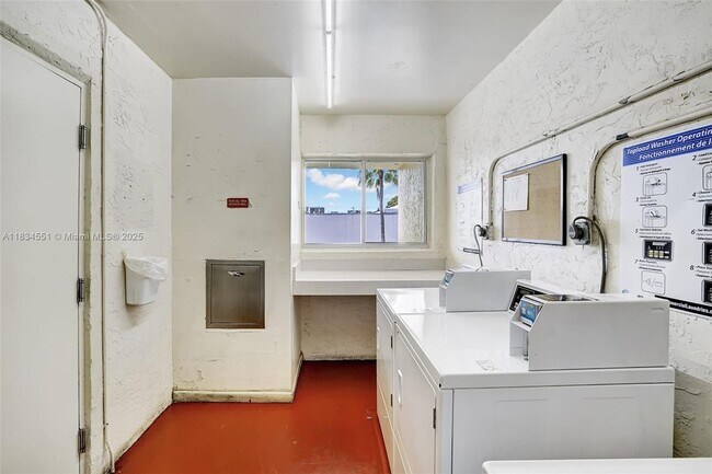 Building Photo - 253 S Cypress Rd
