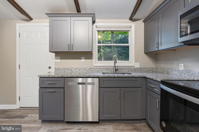 Building Photo - 11585 Tomahawk Trail