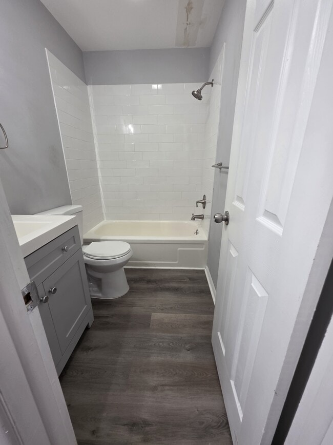 Building Photo - 122 Chelsea Cir