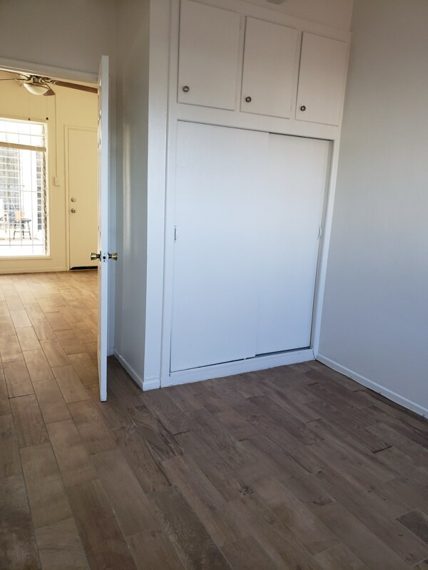 Building Photo - 1909 Beachwood Dr