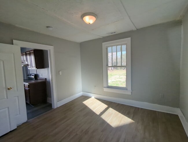 Building Photo - Home for Rent in Rossville