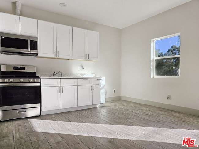 Building Photo - 38580 Rancho Los Cerritos Dr