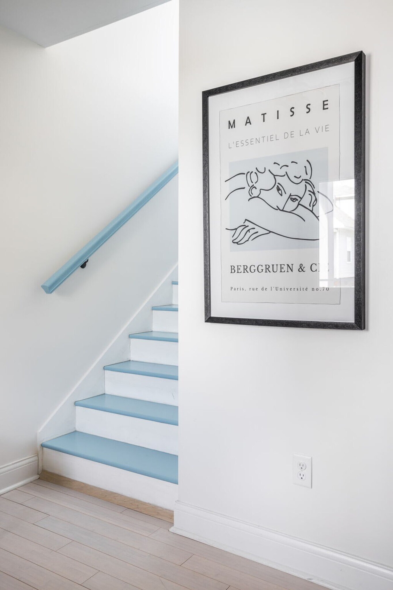 Building Photo - 325 Sanders St