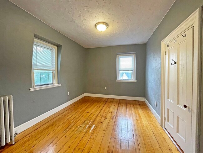 Building Photo - 399 Newtonville Ave