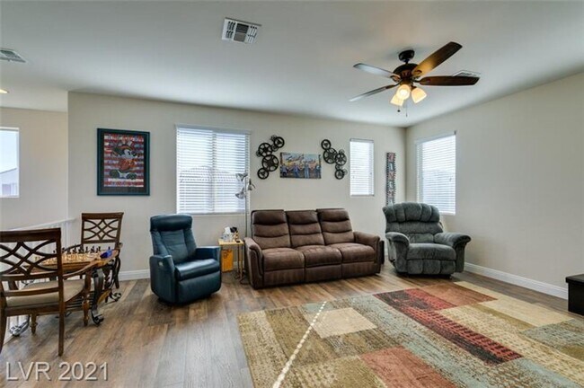 Building Photo - Mountains Edge 4 Bedroom!