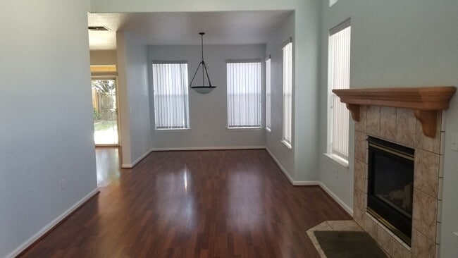 Building Photo - Beautiful 4 bedroom/2.5 bath South Davis Home!