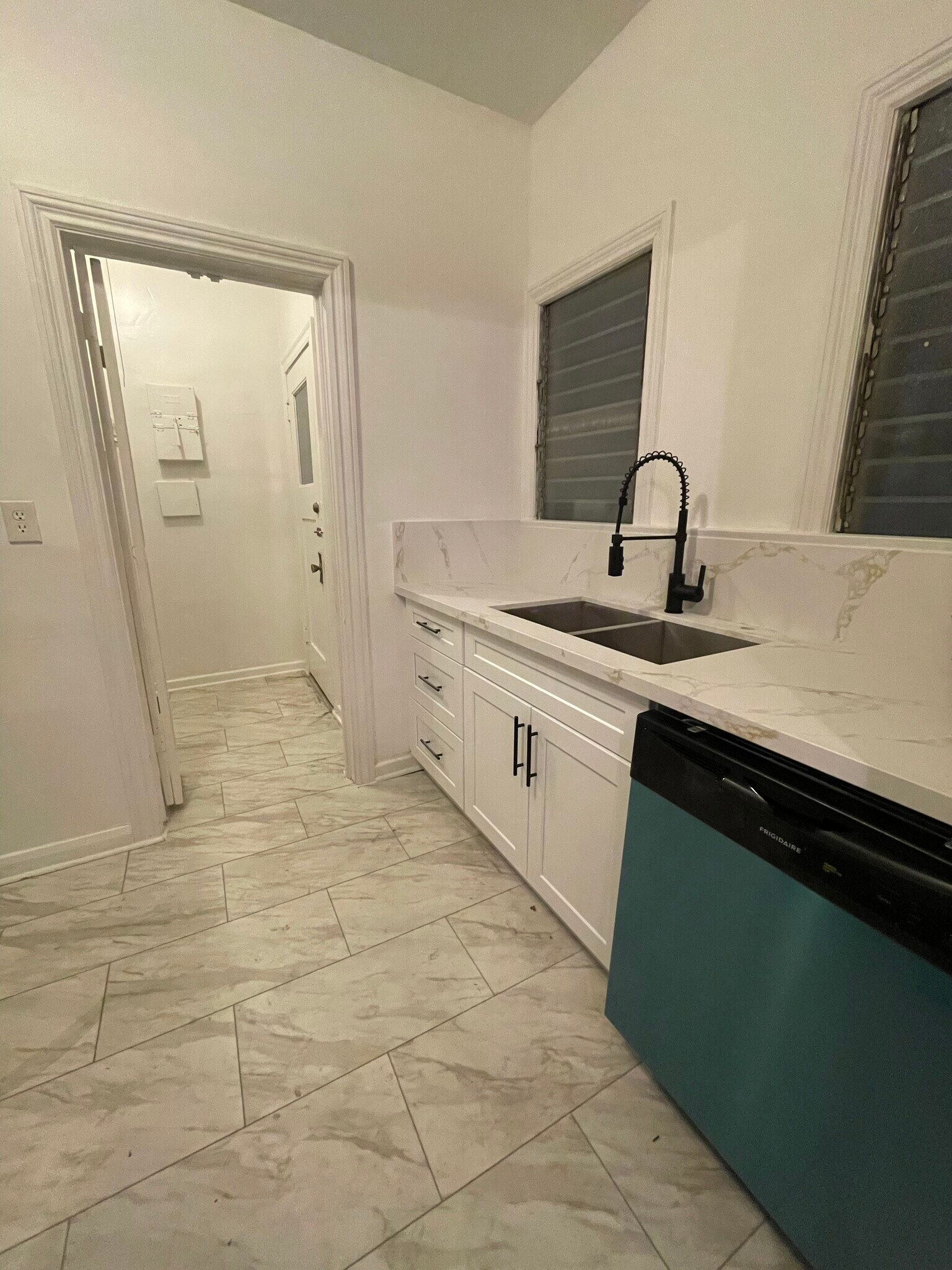 Building Photo - 417 N Gardner St