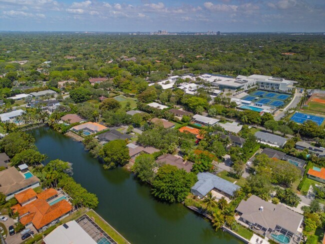 Building Photo - 1442 Coruna Ave