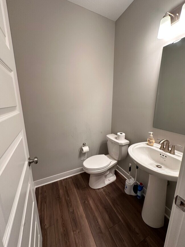 Building Photo - Big Danville Home Away From Home