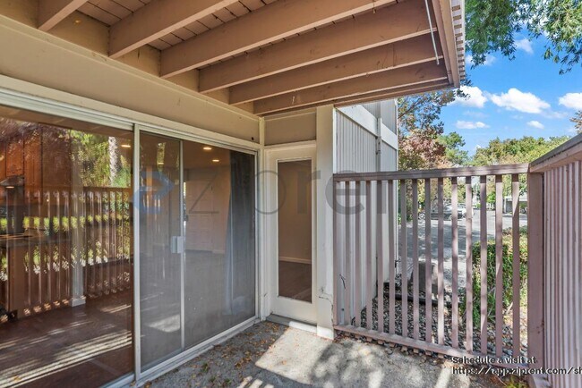 Building Photo - 280 Easy St