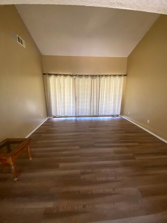Building Photo - 4601 Glengary Pl