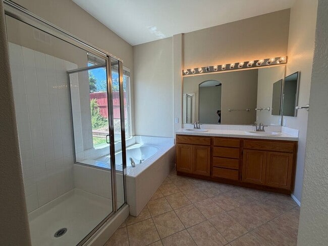 Building Photo - 41019 Promenade Chardonnay Hls