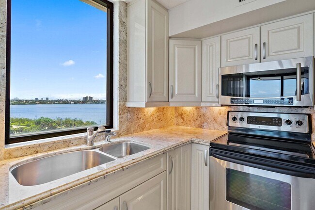 Building Photo - 5380 N Ocean Dr