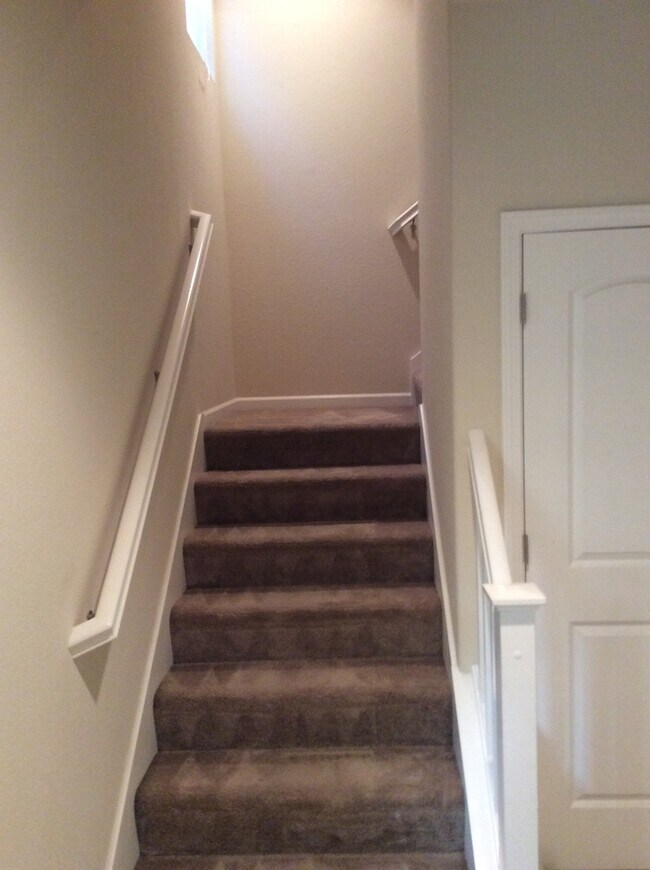 Building Photo - Opportunity Knocks! Updated Tri-Level prop...