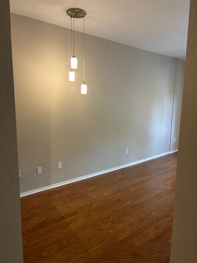 Building Photo - 504 S Armenia Ave