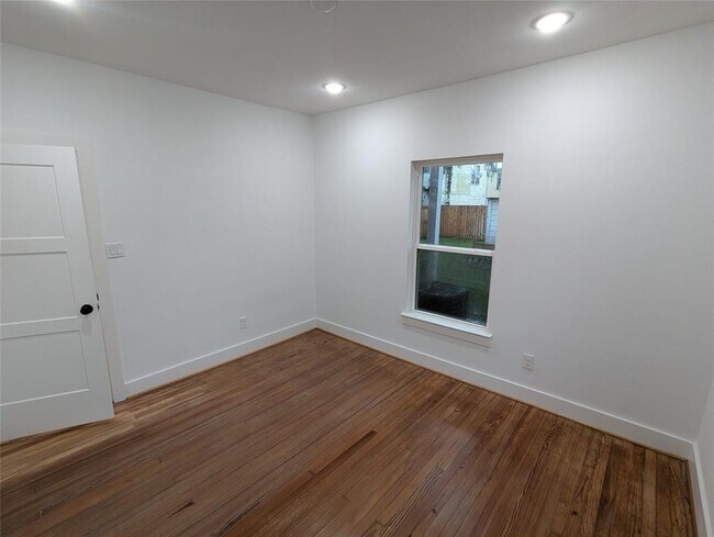 Building Photo - 2316 Gentry St