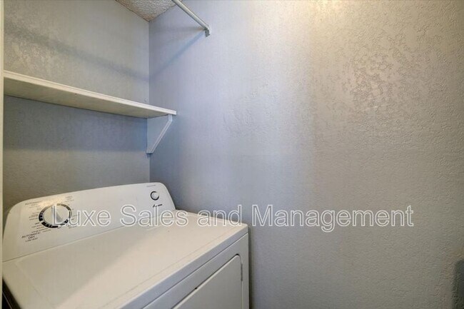 Building Photo - 8506 S Drexel Pl
