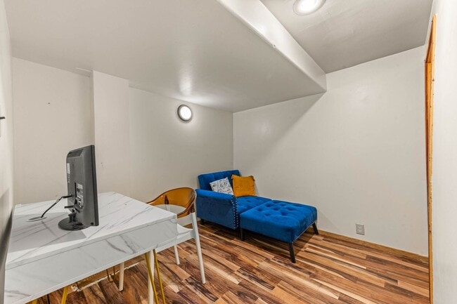 Building Photo - Charming 1-Bedroom Basement Apartment in the Heart of Tacoma – Furnished Option Available!