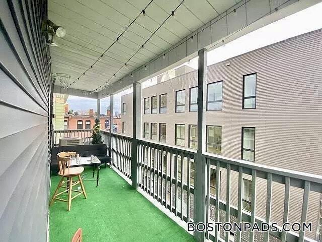 Building Photo - 8 Carmel St