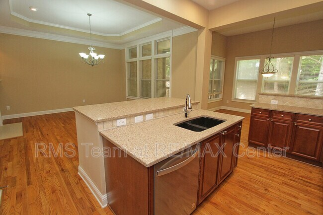 Building Photo - 3029 Woodwalk Dr