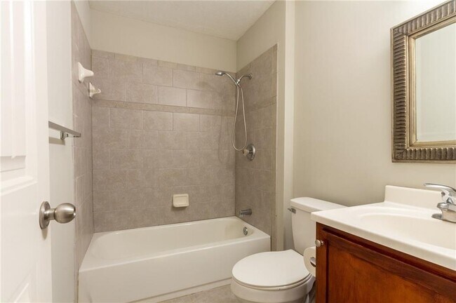 Building Photo - 3226 Hickory Bluff Dr