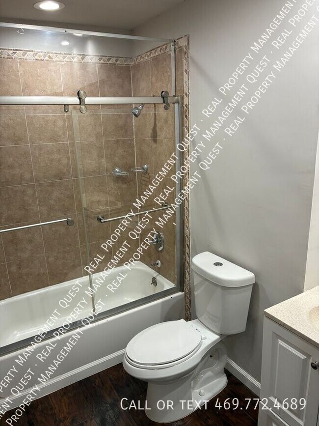 Building Photo - 802 Netherland Dr