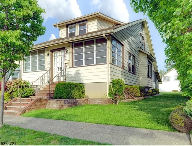 Primary Photo - 213 4th Ave
