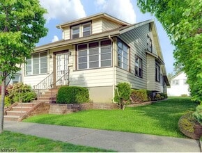 Building Photo - 213 4th Ave
