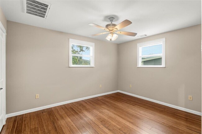 Building Photo - 18000 Lafayette Park Dr