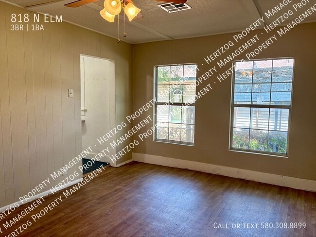 Building Photo - 818 N Elm-