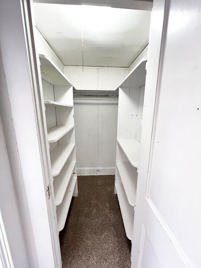 Building Photo - 143 William St