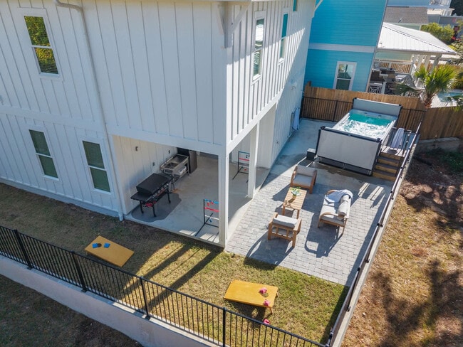 Building Photo - 223 E Lakeshore Dr