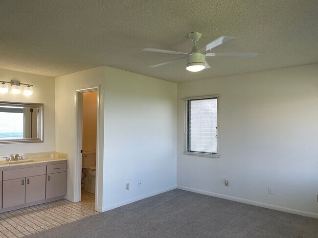 Building Photo - Sparkling, Mountaintop House in Gated Community w/Ocean View