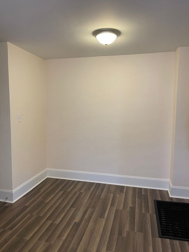 Building Photo - 416 N Hardee St