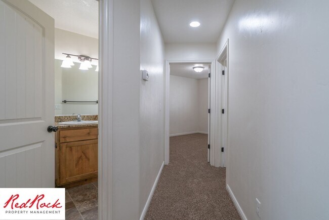 Building Photo - 3 Bedroom Two-Story Home Near Scenic Trails